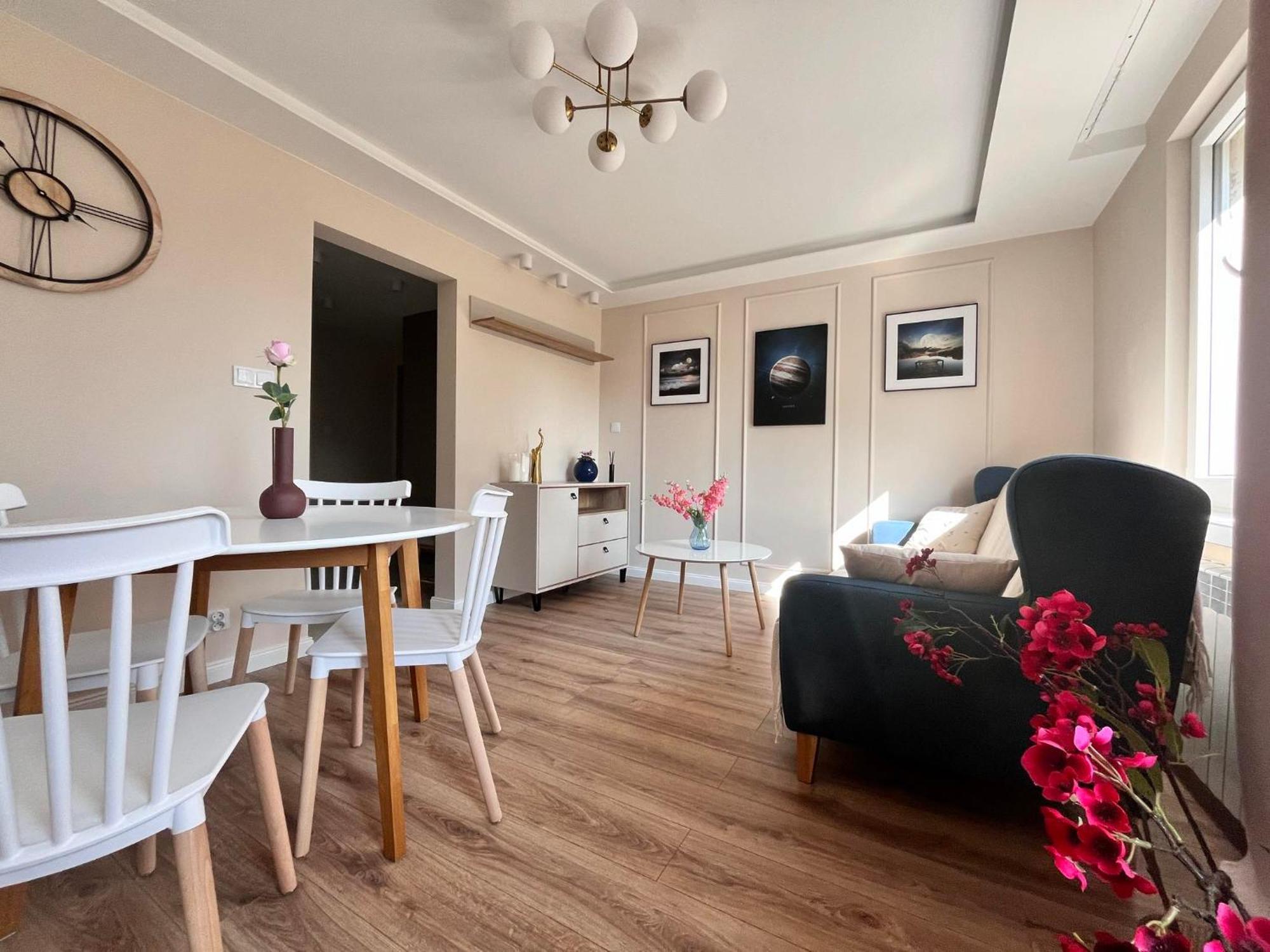 Prestige Apartment Bohaterow Warszawy Kielce Exteriör bild