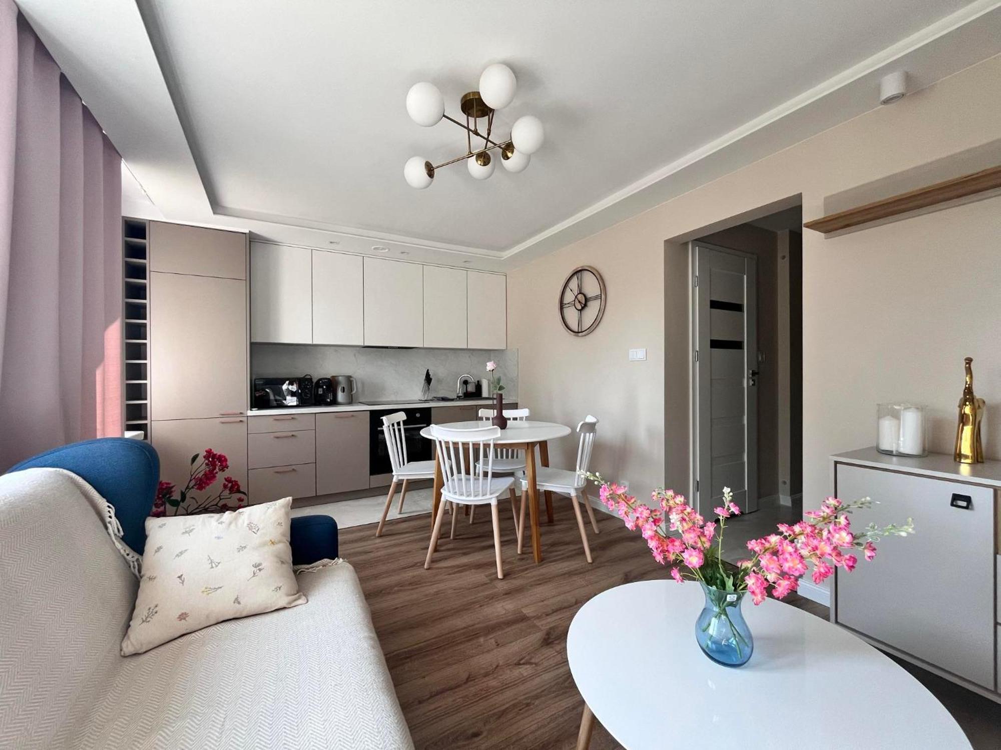 Prestige Apartment Bohaterow Warszawy Kielce Exteriör bild